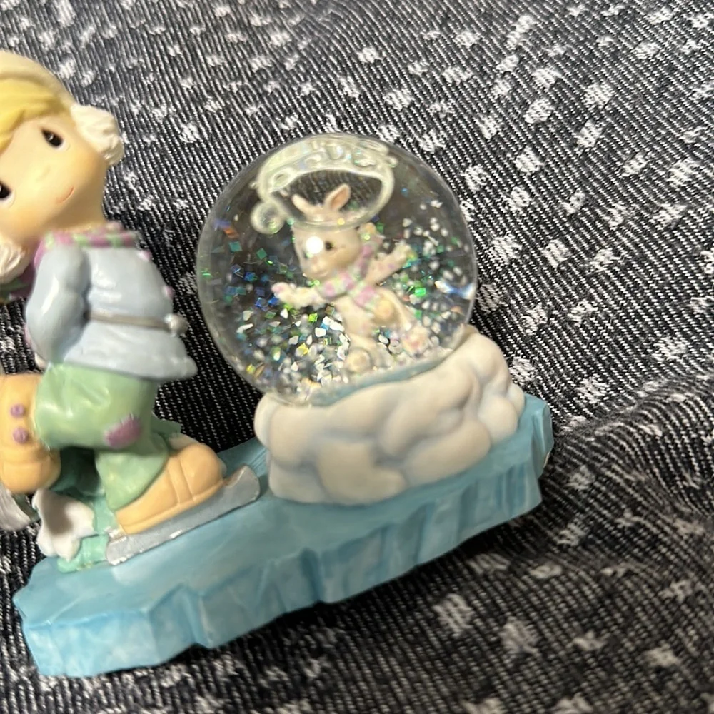 Precious Moments Ice Skating mini Snowglobe 1999